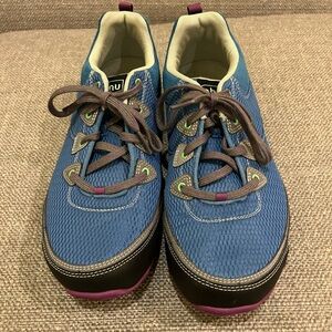 Women’s Ahnu low cut hiking shoes.  In like new condition.  Size 11 US.